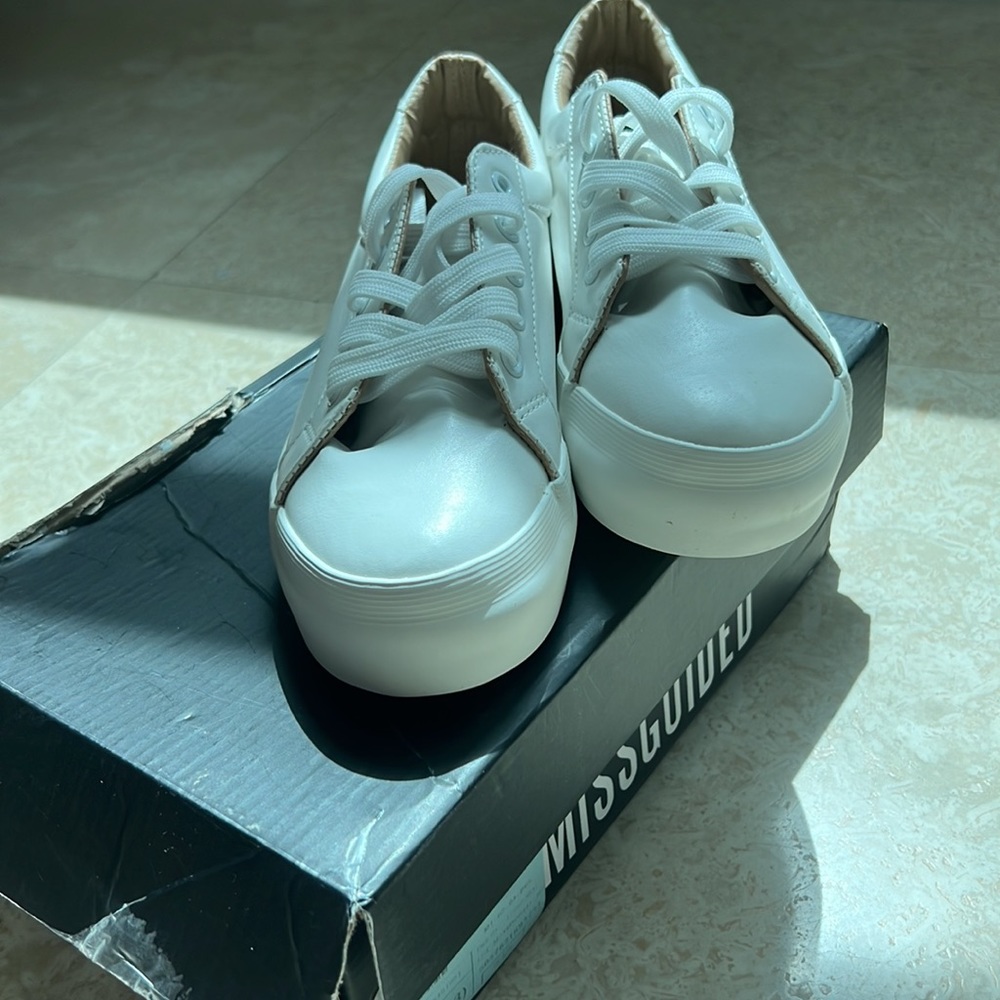 Missguided White faux leather Sneakers BRAND NEW IN BOX - Picture 6 of 7